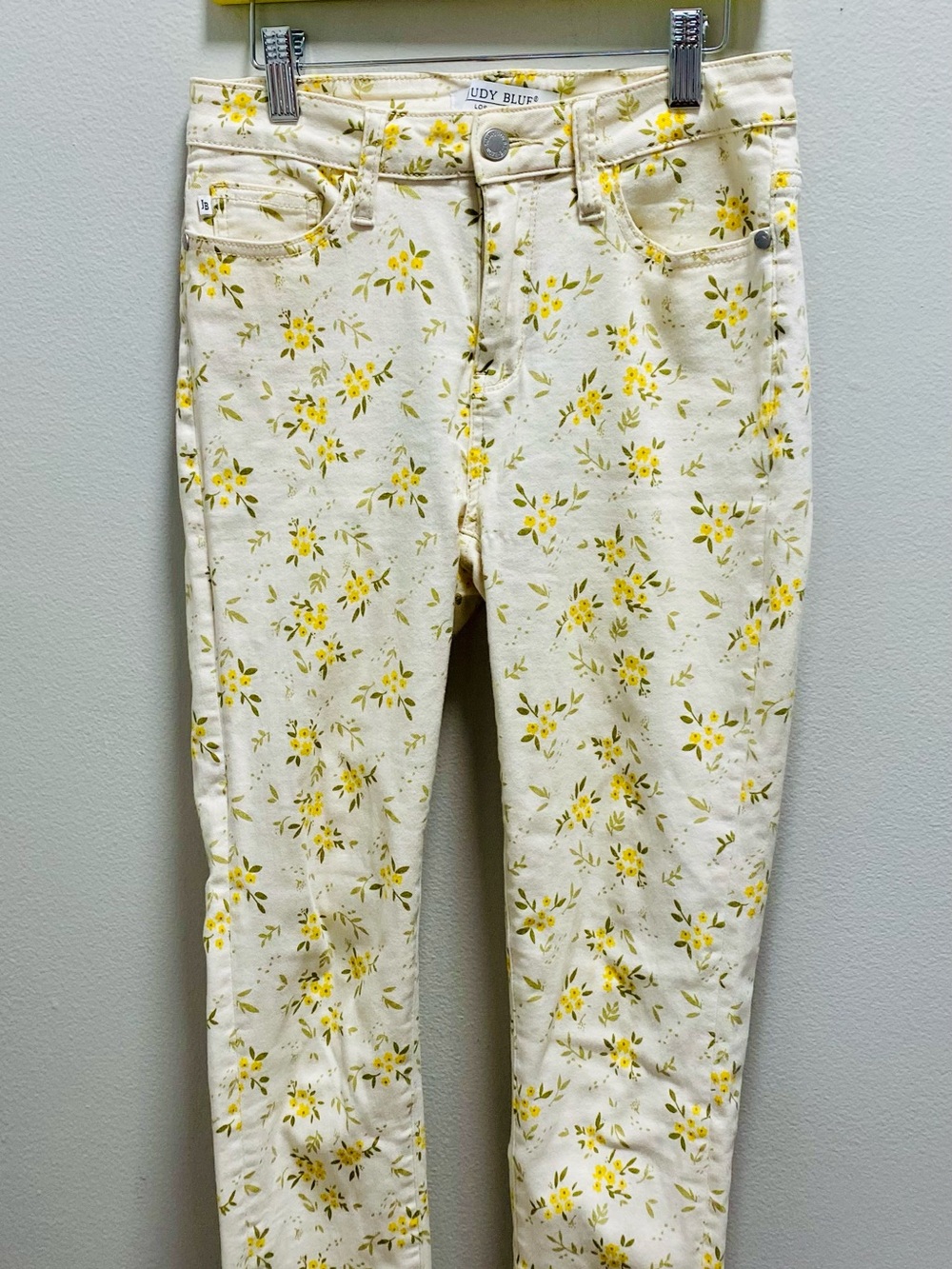 Judy Blue Jeans, 3